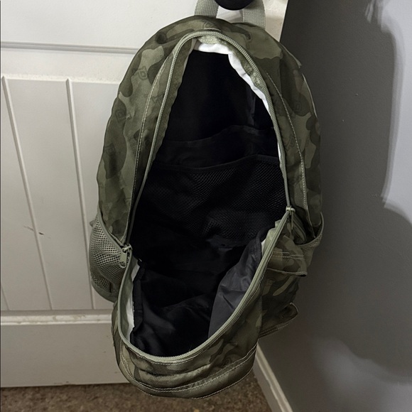 PINK Victoria's Secret Camo Backpack - Picture 2 of 4